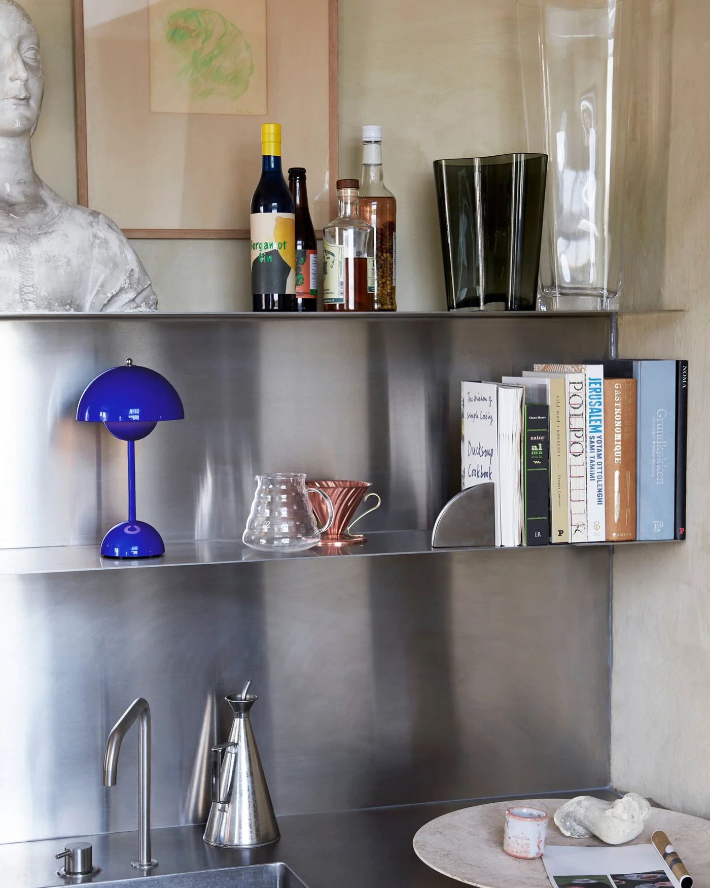 Flowerpot VP9 Portable Table Lamp