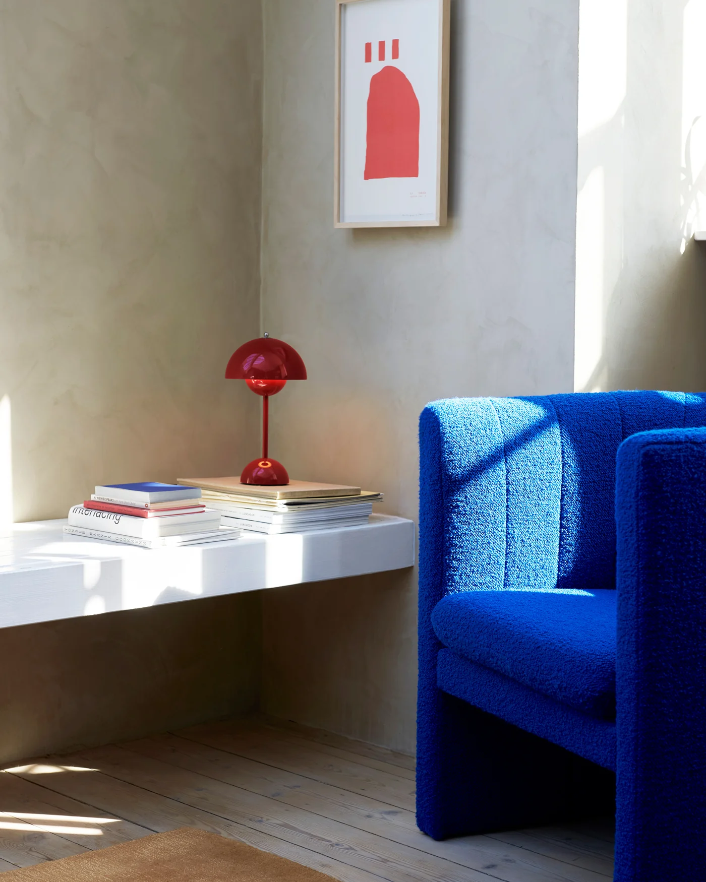 Flowerpot VP9 Portable Table Lamp